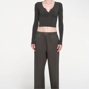 Skims New Vintage Long Sleeve Cropped Henley in Washed Onyx